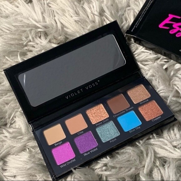 Violet Voss Essentials 2 matte & shimmer eye shadow palette - Picture 3 of 4